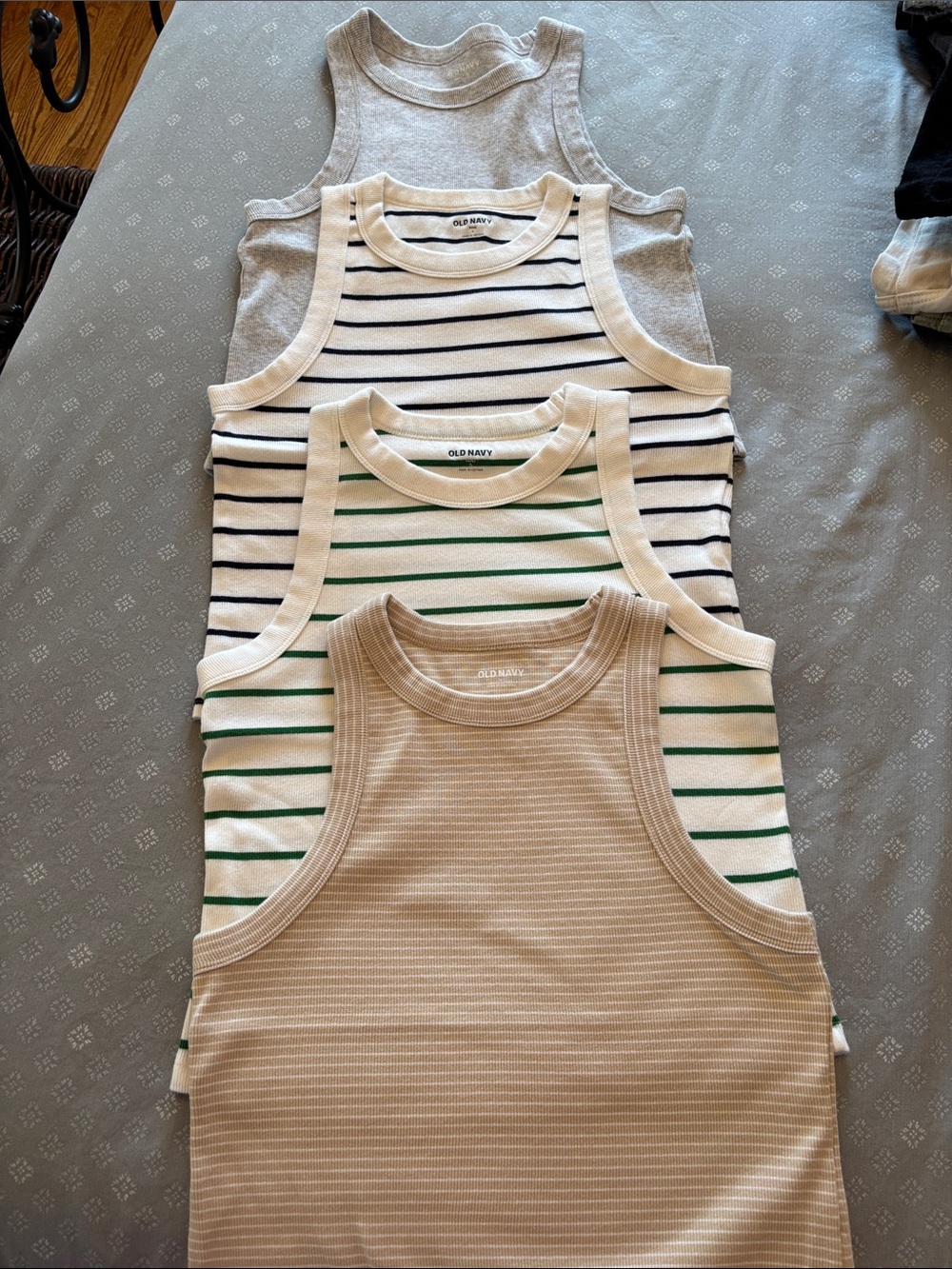 OLD NAVY TANK TOP BUNDLE in Size Large - Picture 6 of 8